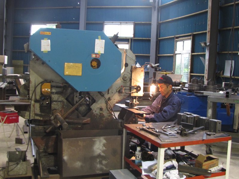 ポンチング(穴あけ)